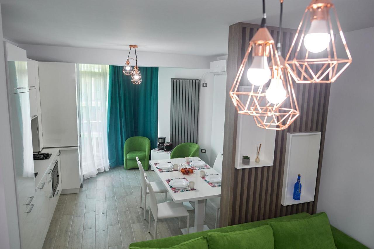Vibe Apartment- Spa N Pools Beach Resort Navodari Exterior photo