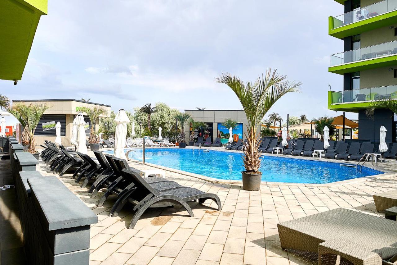 Vibe Apartment- Spa N Pools Beach Resort Navodari Exterior photo